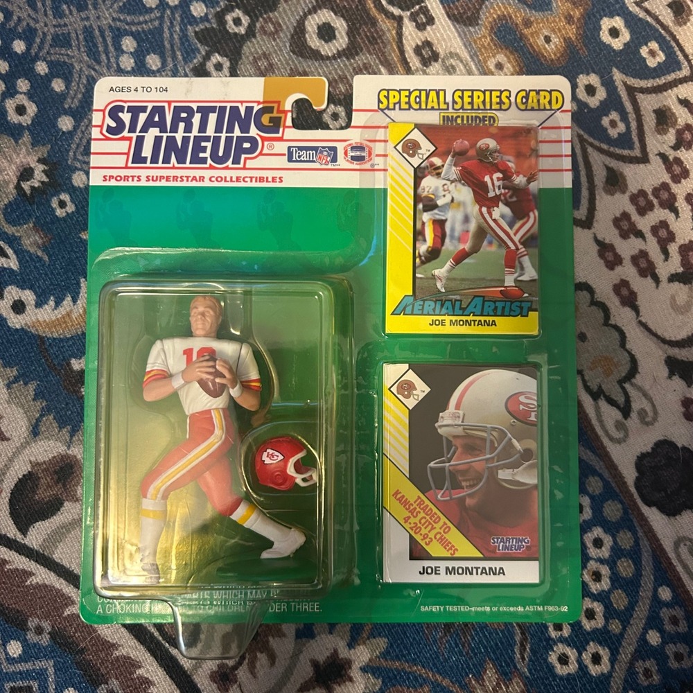 1993 Kenner Starting Lineup Joe Montana Kansas City Chiefs Figure 2 Cards #68210